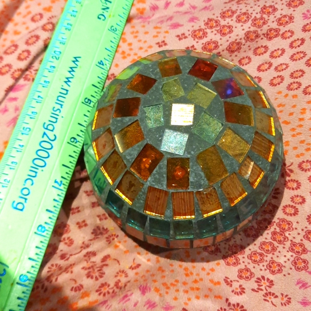 NWT AUTHENTIC GENUINE GREEN GOLD AMBER MOSAIC BOMBAY & COMPANY DECORE BALL